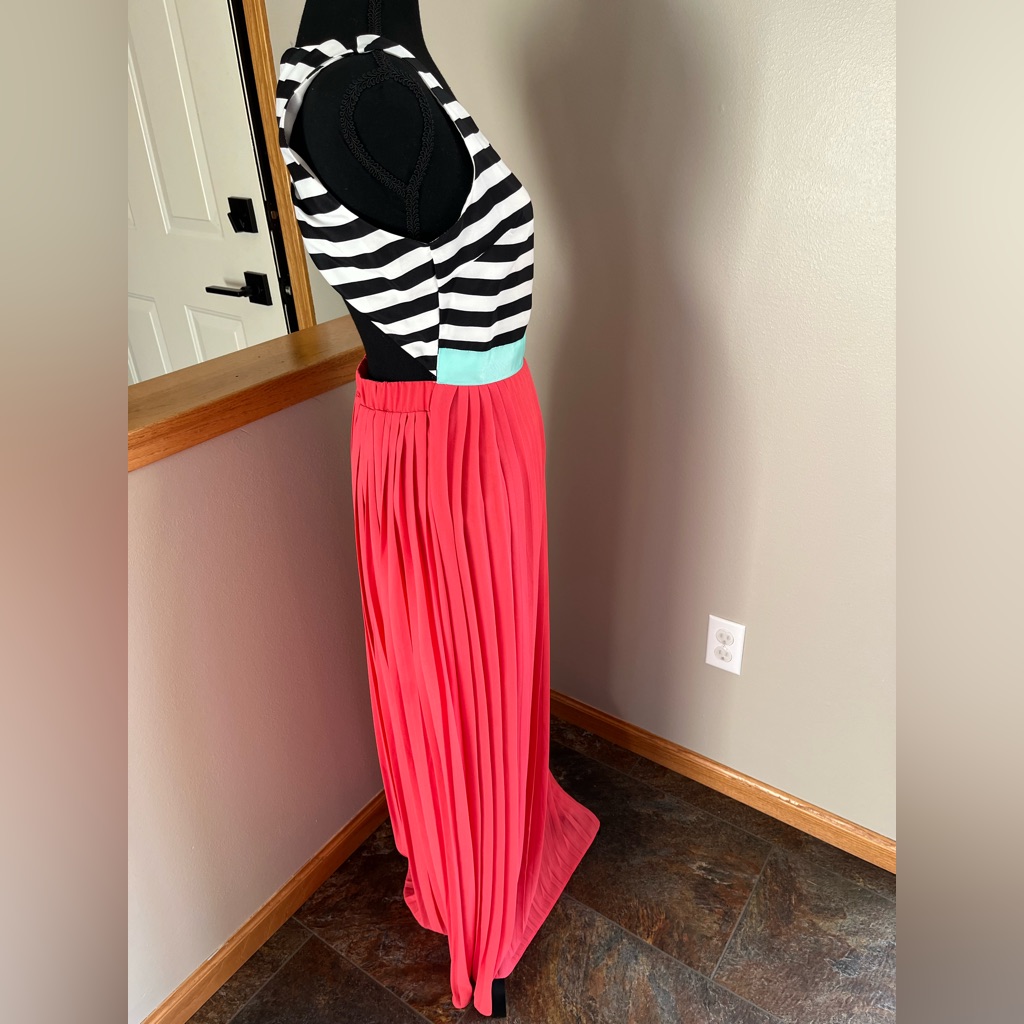 New Coastal Resortwesr Open Back Stripe Top Coral Pleated Skirt Maxi Dress Small — image 2 of 8